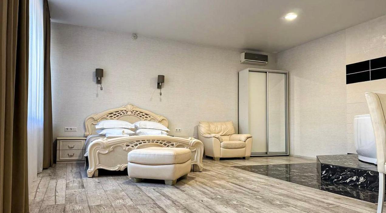 Hotel Royal Πολτάβα Εξωτερικό φωτογραφία